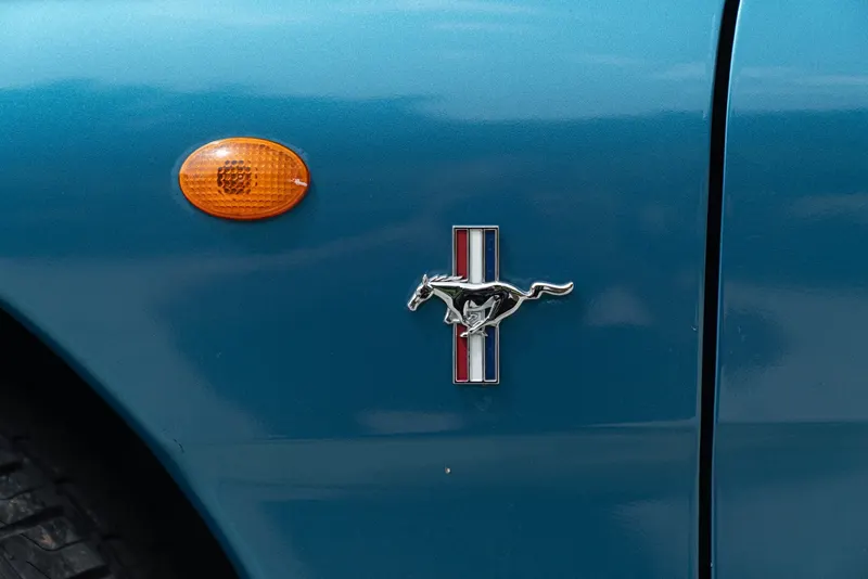 Ford MUSTANG CABRIOLET 32