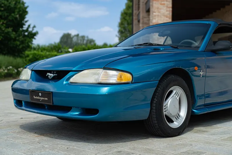 Ford MUSTANG CABRIOLET 38