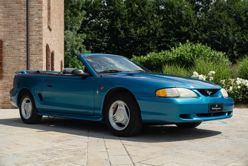 Ford MUSTANG CABRIOLET 2
