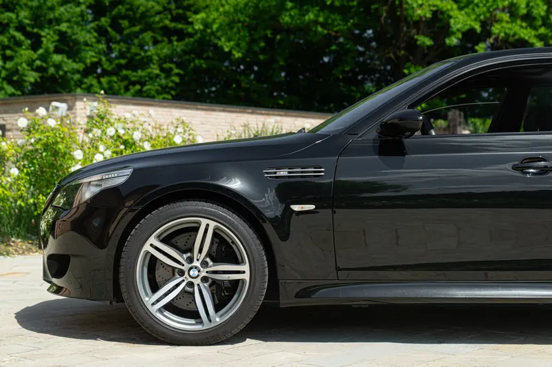 BMW M5 9