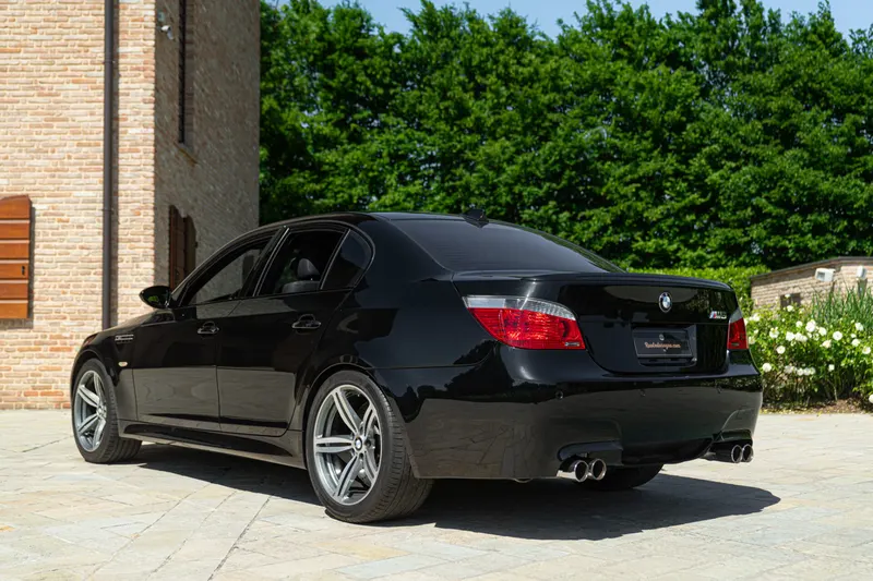 BMW M5 7
