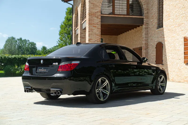 BMW M5 6