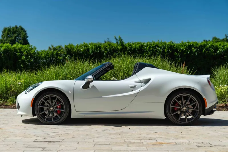 Alfa Romeo 4C SPIDER 4