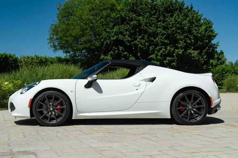 Alfa Romeo 4C SPIDER 9