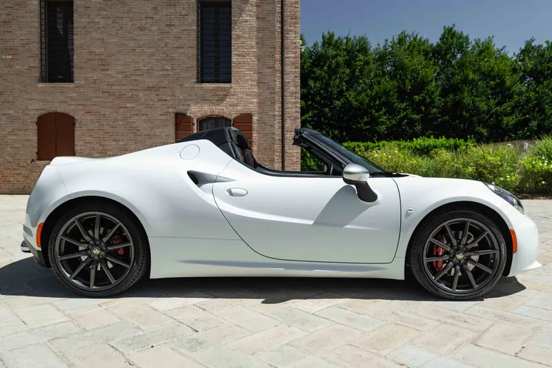 Alfa Romeo 4C SPIDER 5