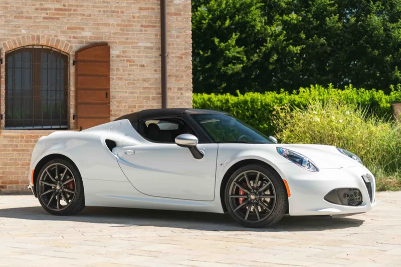 Alfa Romeo 4C SPIDER 2