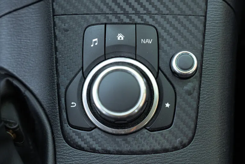 Mazda 3 SKYACTIV TECHNOLOGY 37