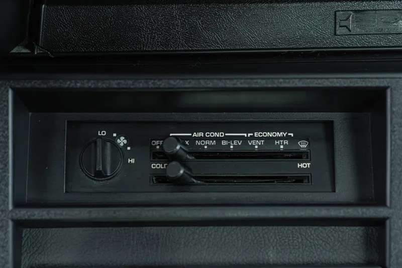 Chevrolet CAMARO III Z28 5.0 V8 48
