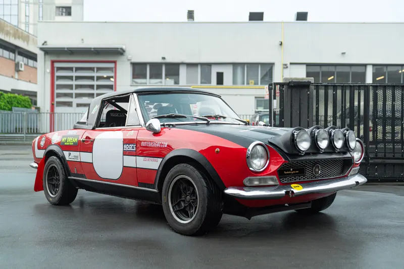 Fiat 124 SPORT SPIDER CS1 2