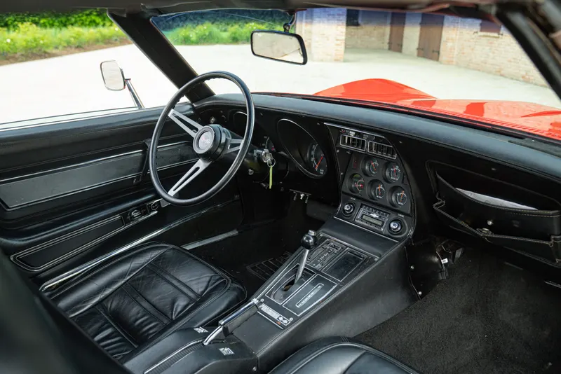 Chevrolet CORVETTE C3 STINGRAY 33