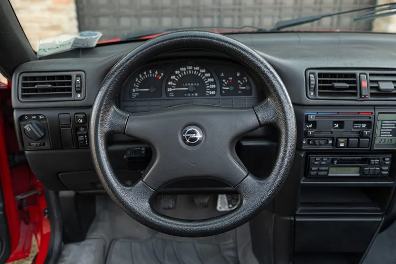 Opel CALIBRA CABRIOLET PIECHA 49
