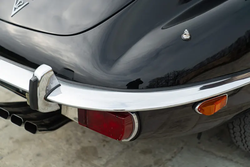 Jaguar E-TYPE COUPE 5.3 V12 16