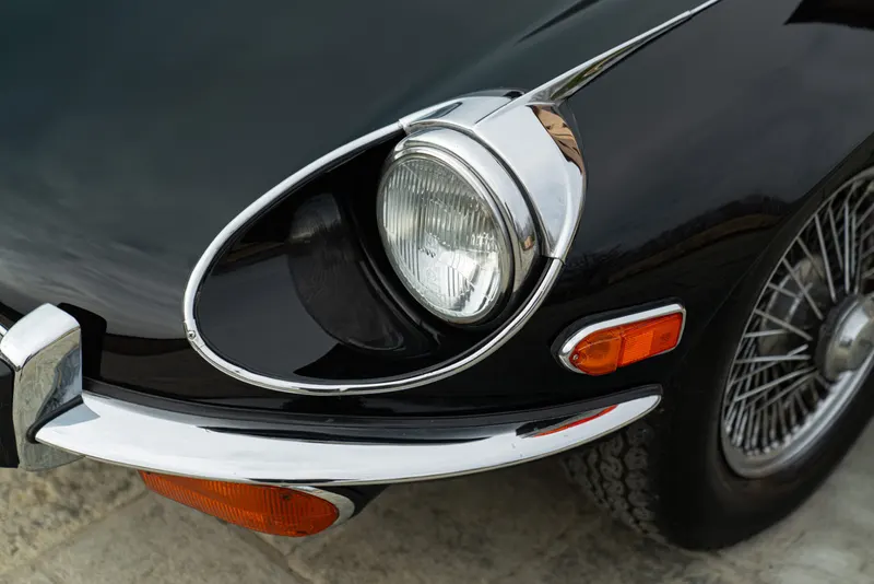 Jaguar E-TYPE COUPE 5.3 V12 17