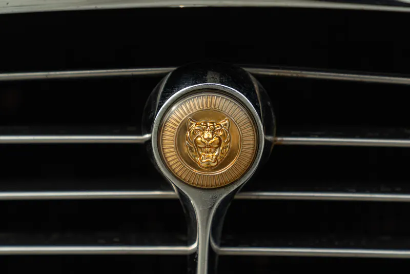 Jaguar E-TYPE COUPE 5.3 V12 25