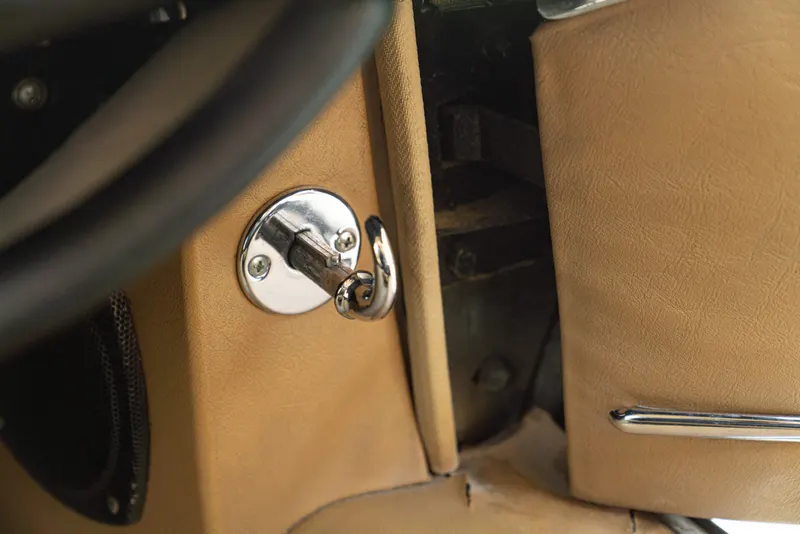 Jaguar E-TYPE COUPE 5.3 V12 38