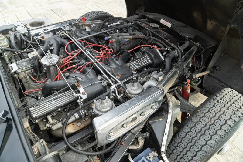Jaguar E-TYPE COUPE 5.3 V12 56