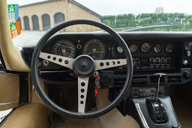 Jaguar E-TYPE COUPE 5.3 V12 51