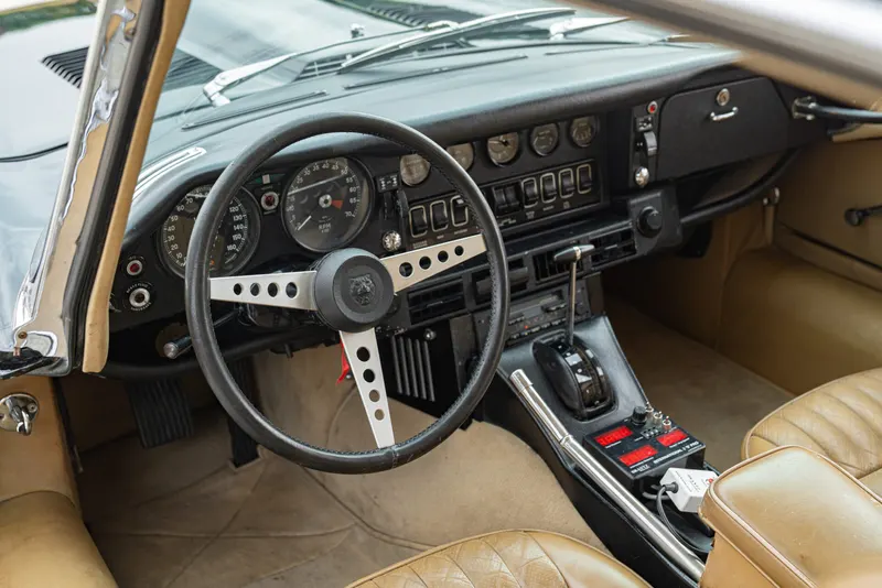 Jaguar E-TYPE COUPE 5.3 V12 33