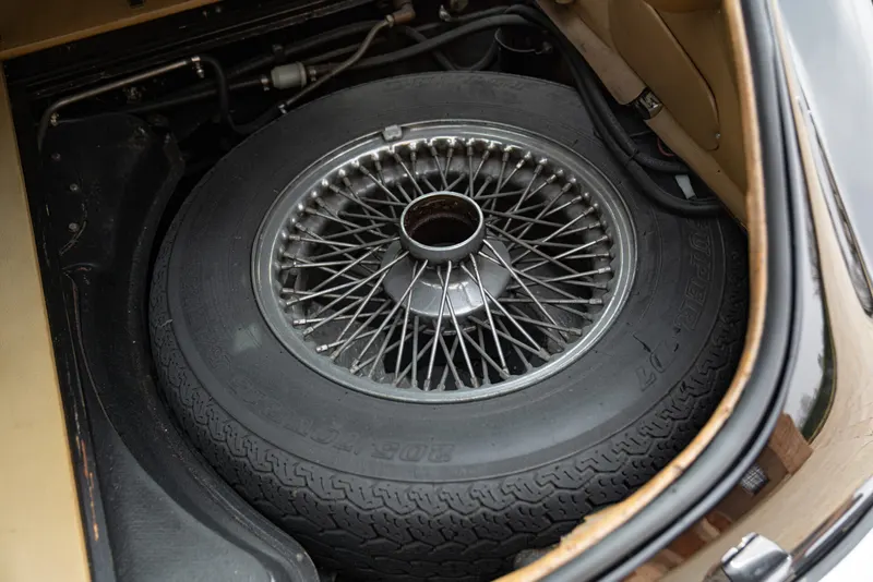 Jaguar E-TYPE COUPE 5.3 V12 66