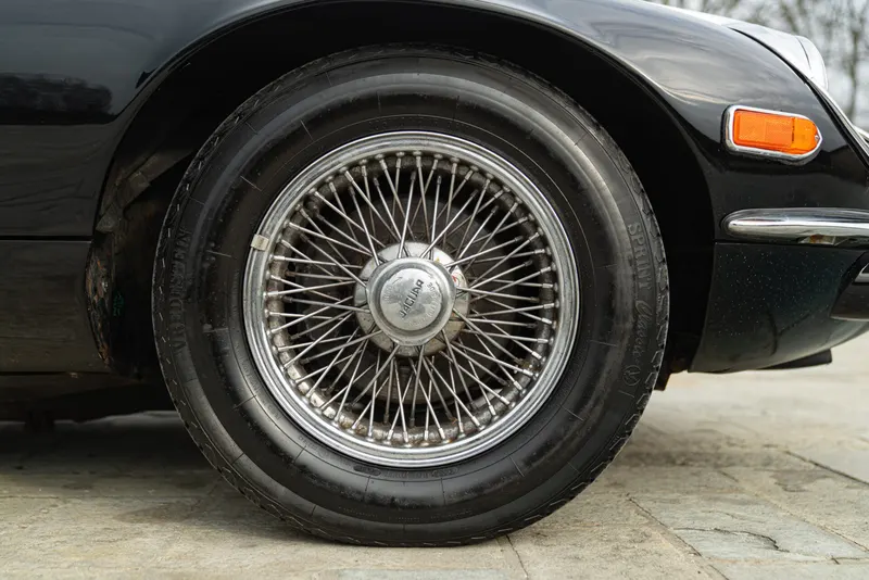 Jaguar E-TYPE COUPE 5.3 V12 19