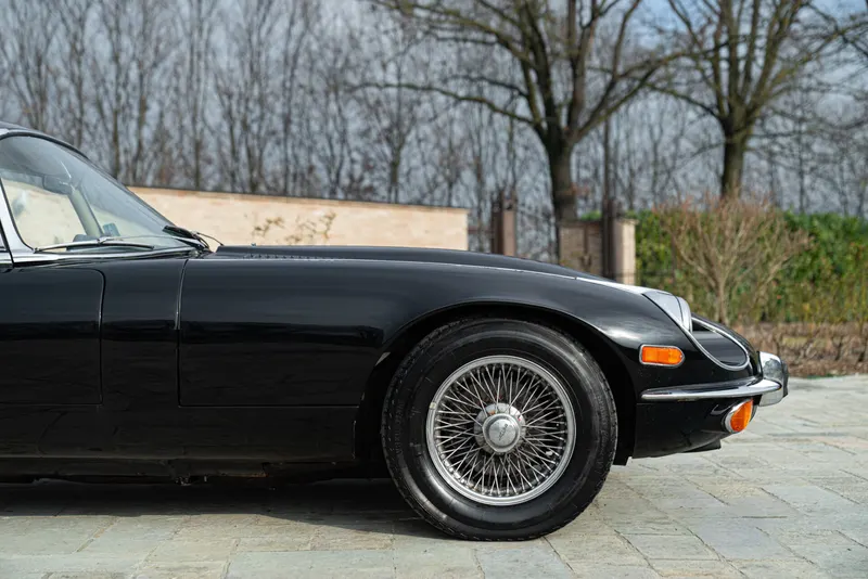 Jaguar E-TYPE COUPE 5.3 V12 23