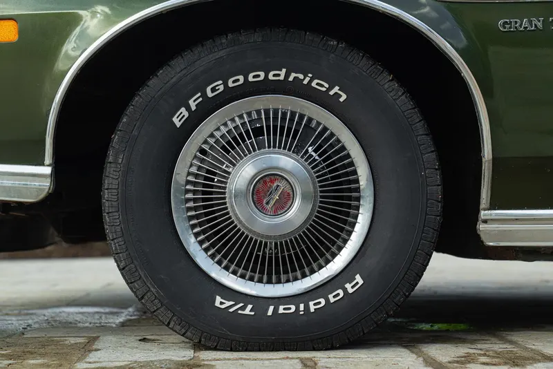 Ford GRAN TORINO 4 DOOR 5.7 V8 BROUGHAM 27