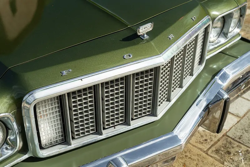 Ford GRAN TORINO 4 DOOR 5.7 V8 BROUGHAM 30
