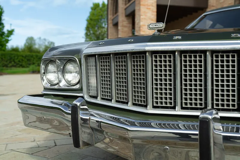 Ford GRAN TORINO 4 DOOR 5.7 V8 BROUGHAM 24