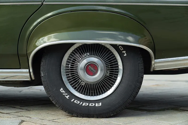 Ford GRAN TORINO 4 DOOR 5.7 V8 BROUGHAM 28