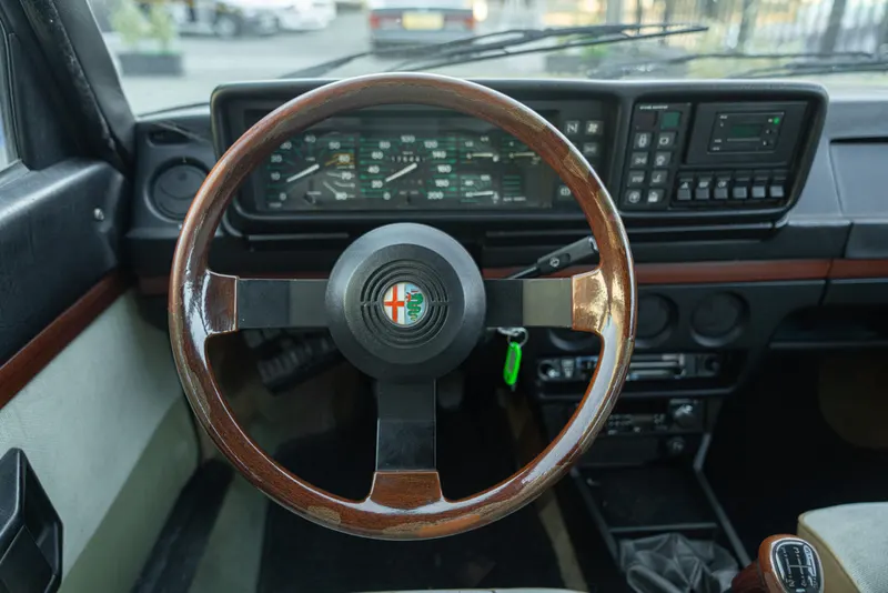Alfa Romeo ALFETTA QUADRIFOGLIO&nbsp;2.0 27