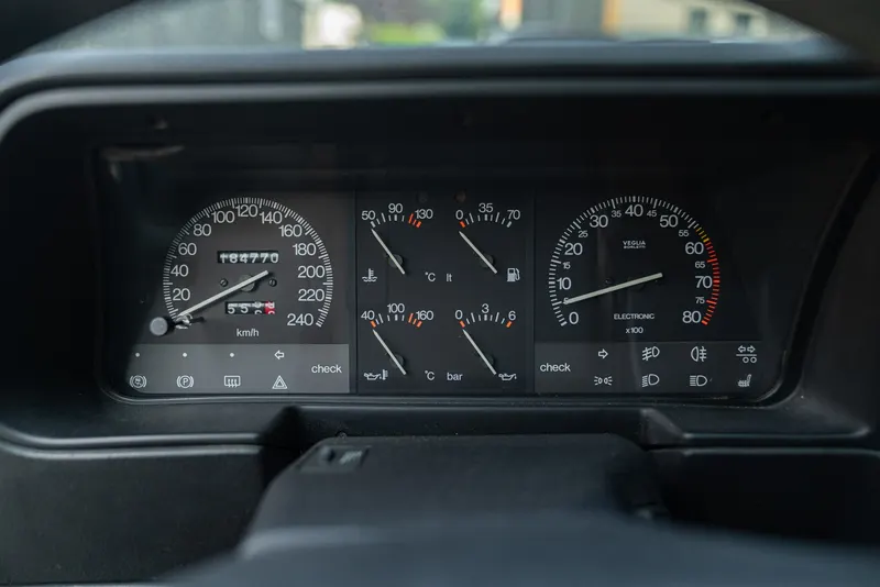 Lancia THEMA 6V 21