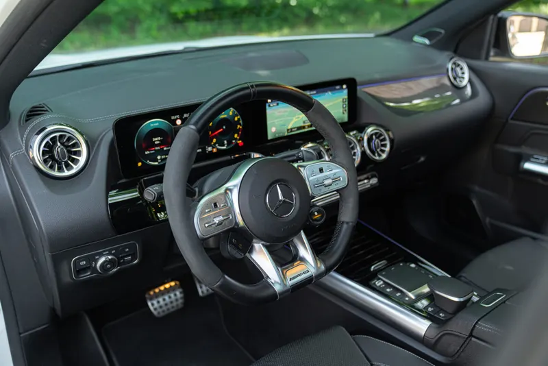 Mercedes-Benz AMG GLA 45 S 37