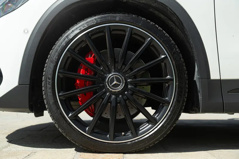 Mercedes-Benz AMG GLA 45 S 15
