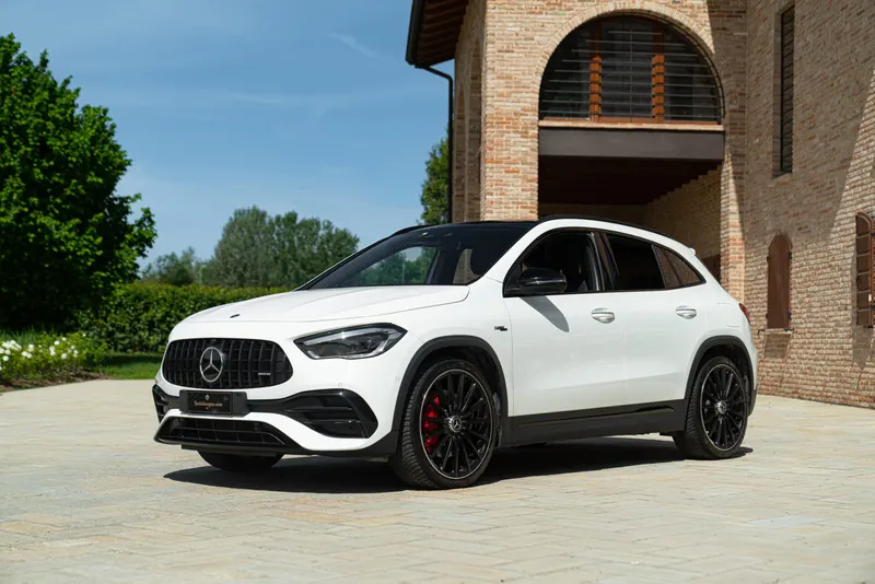 Mercedes-Benz AMG GLA 45 S 71