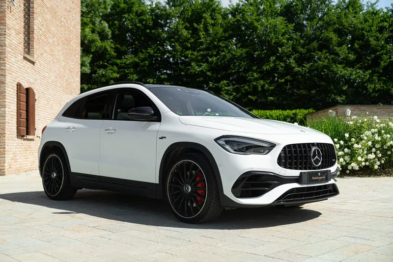 Mercedes-Benz AMG GLA 45 S 2