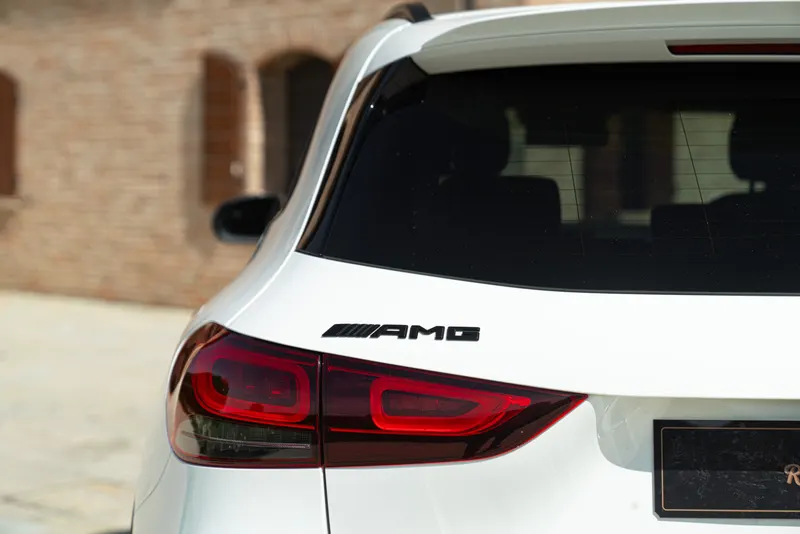 Mercedes-Benz AMG GLA 45 S 23
