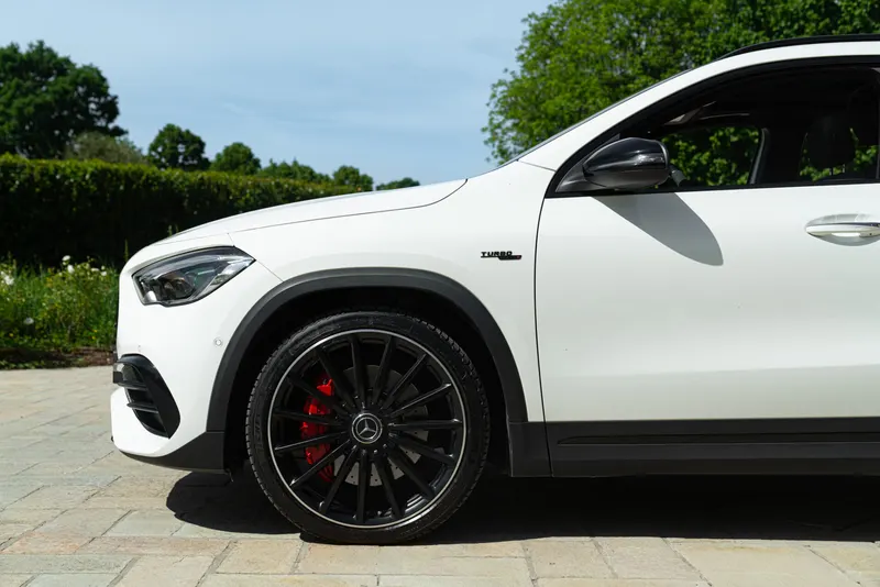 Mercedes-Benz AMG GLA 45 S 13