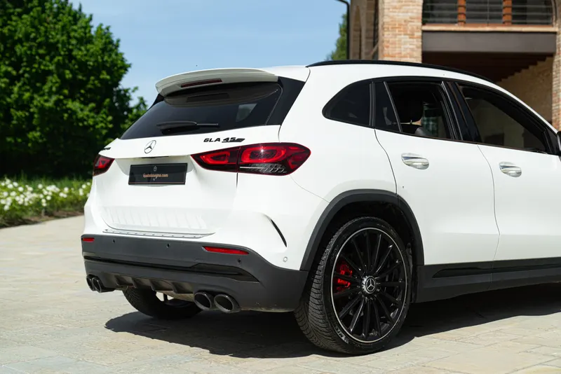 Mercedes-Benz AMG GLA 45 S 21