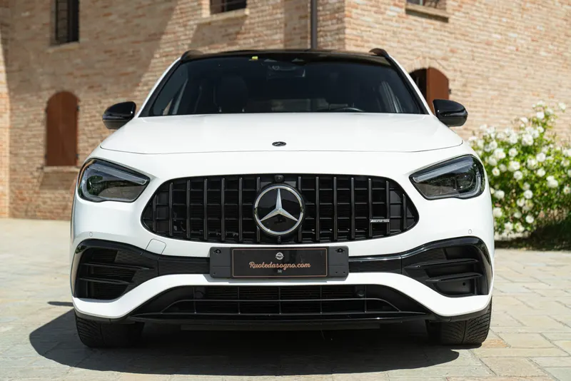 Mercedes-Benz AMG GLA 45 S 3