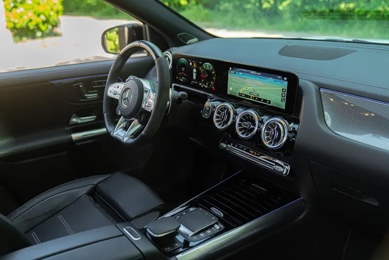 Mercedes-Benz AMG GLA 45 S 27