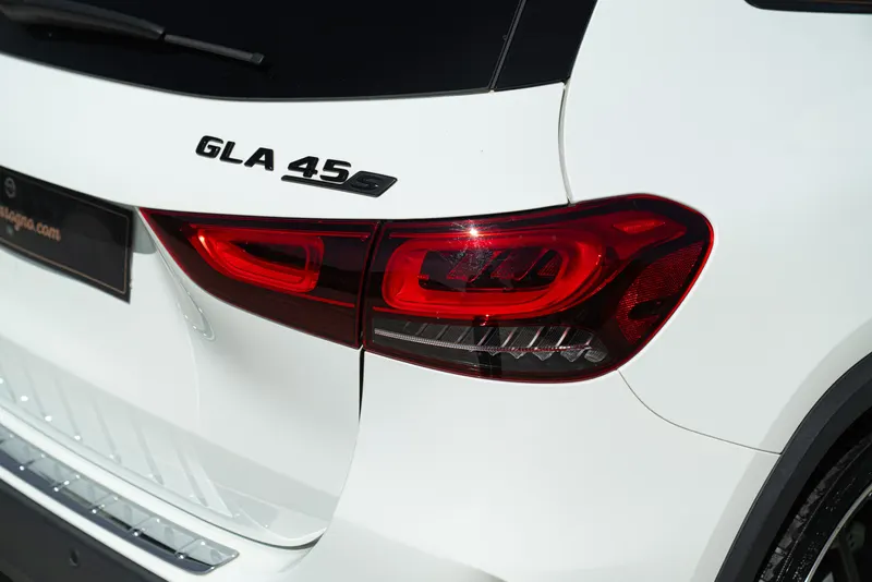 Mercedes-Benz AMG GLA 45 S 9