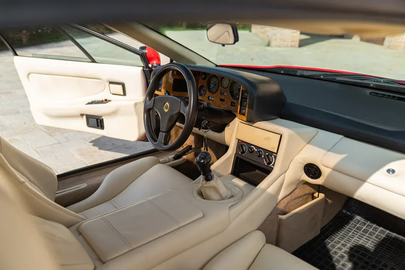 Lotus ESPRIT TURBO SE “HIGH WING” 40