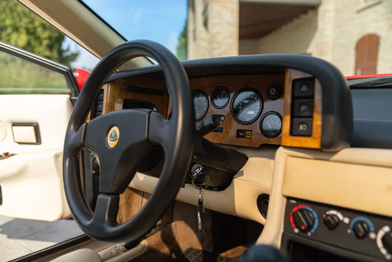 Lotus ESPRIT TURBO SE “HIGH WING” 38