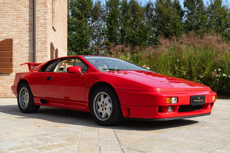 Lotus ESPRIT TURBO SE “HIGH WING” 3