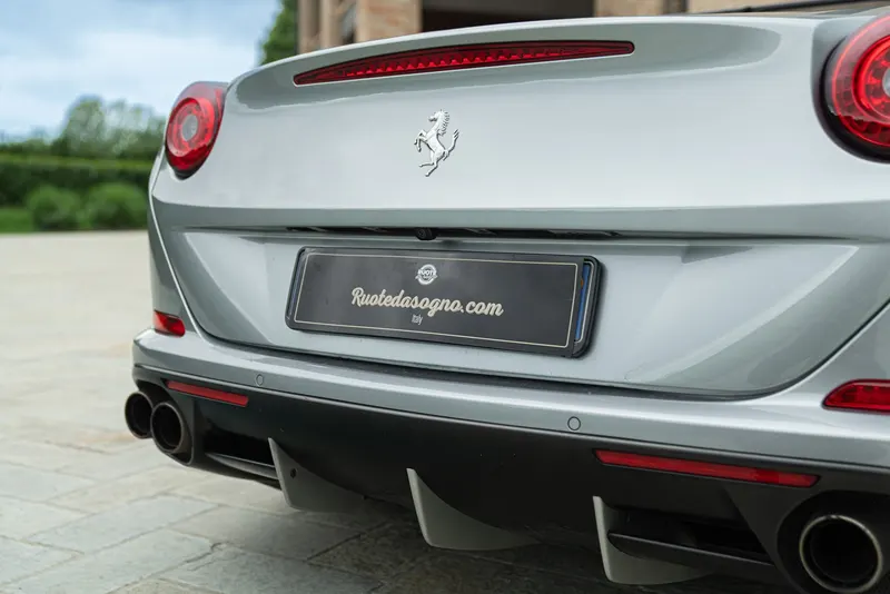 Ferrari CALIFORNIA T 18