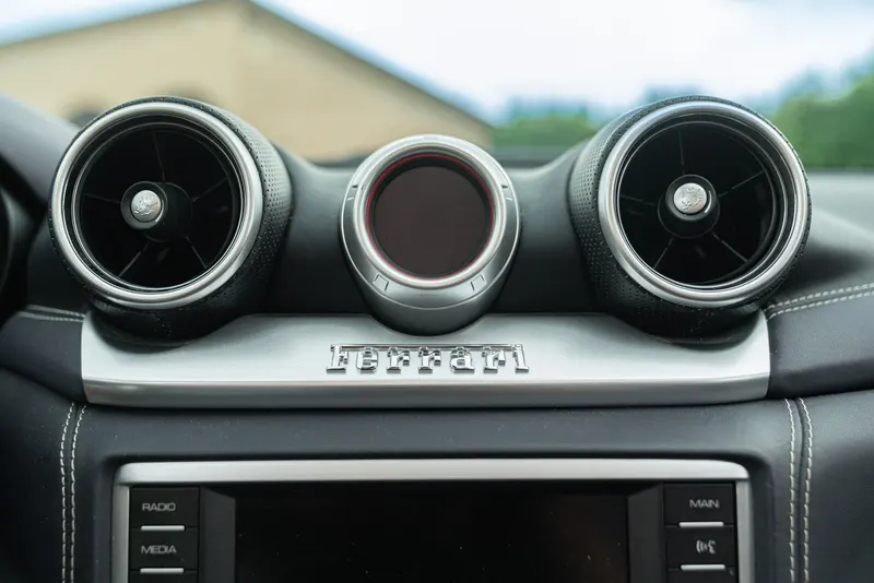 Ferrari CALIFORNIA T 61