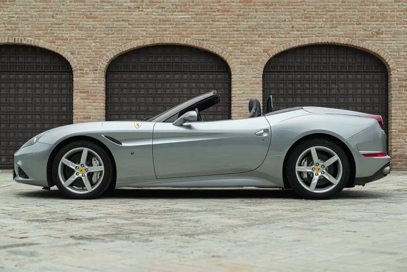 Ferrari CALIFORNIA T 12
