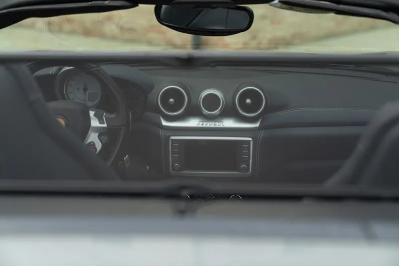 Ferrari CALIFORNIA T 19