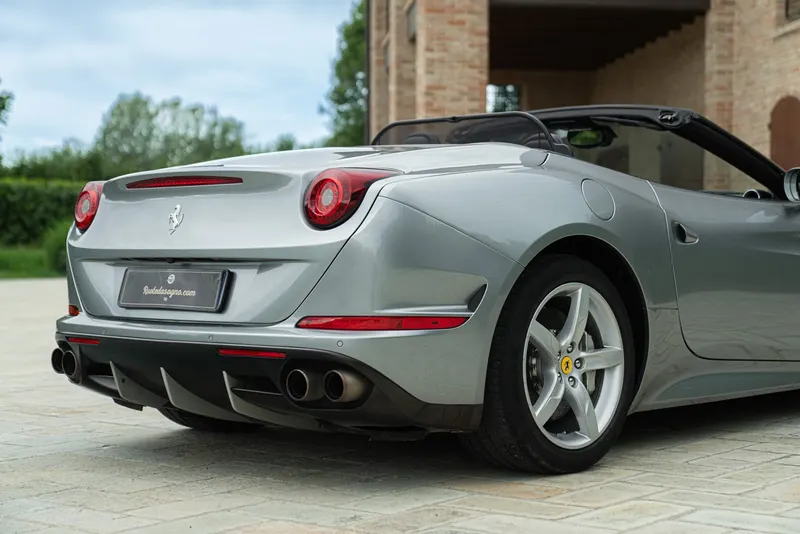 Ferrari CALIFORNIA T 23