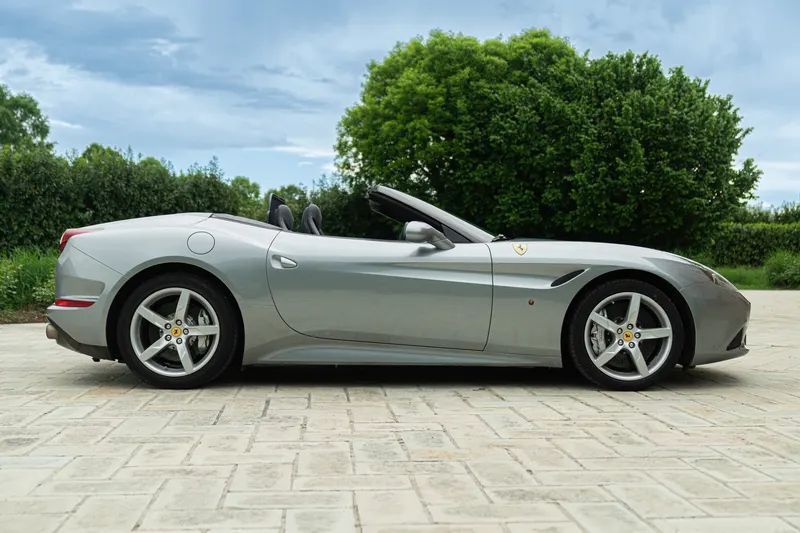 Ferrari CALIFORNIA T 4